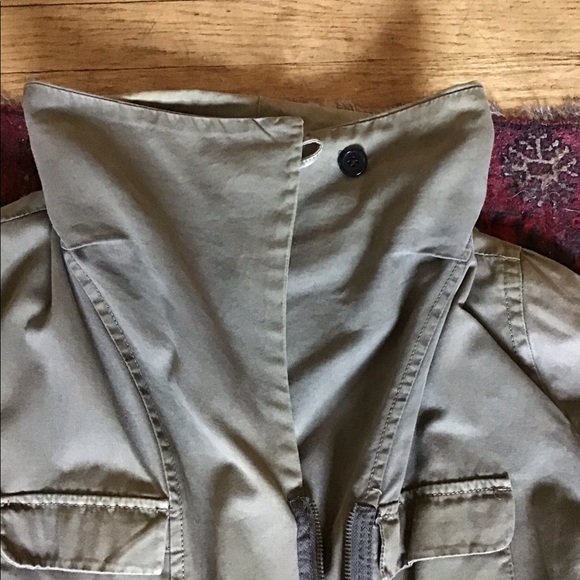 Stylish Gap Jacket! - Picture 5 of 7